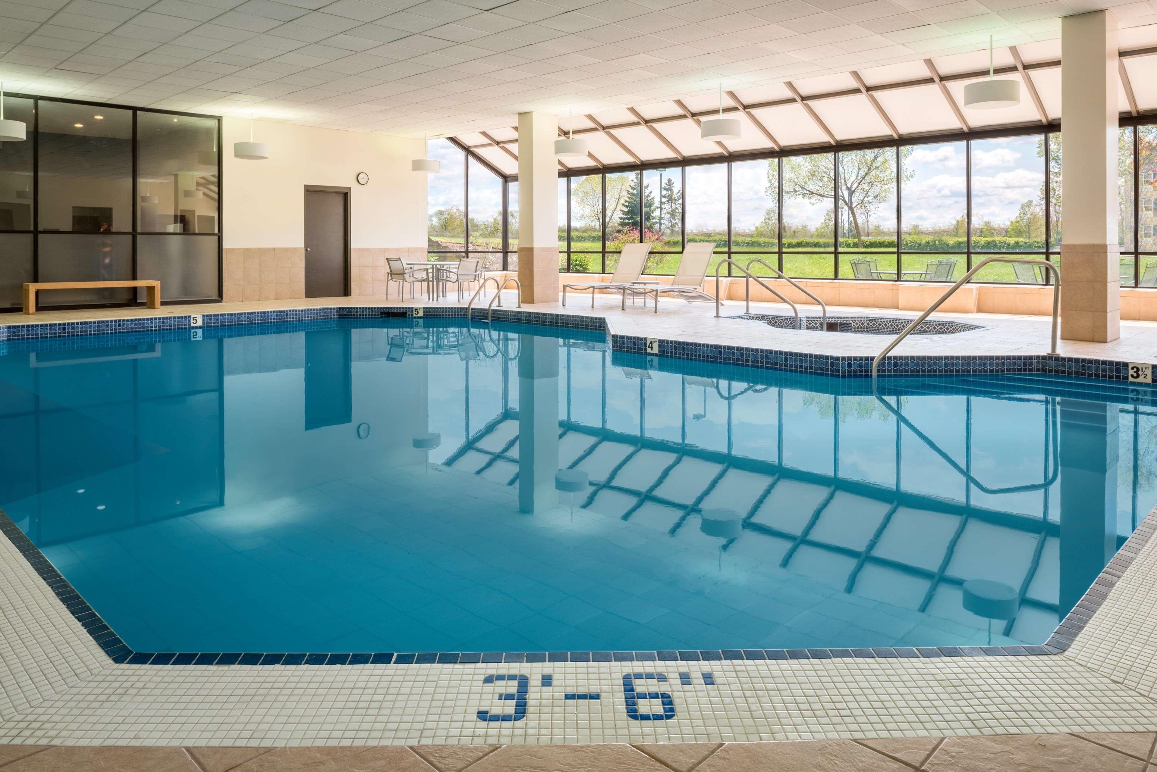 Hotel Embassy By Hilton Milwaukee 4*