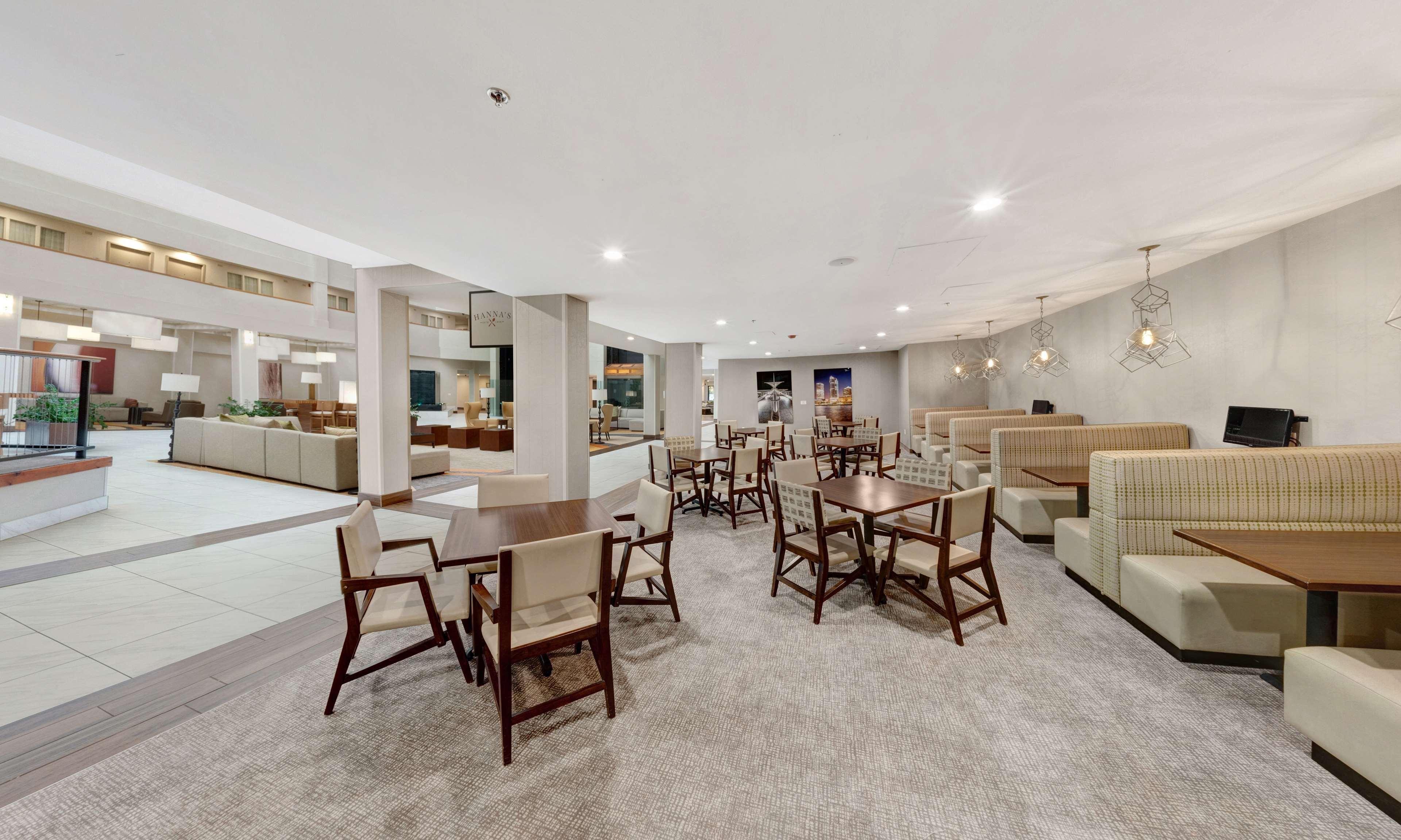 Hotel Embassy By Hilton Milwaukee 4*