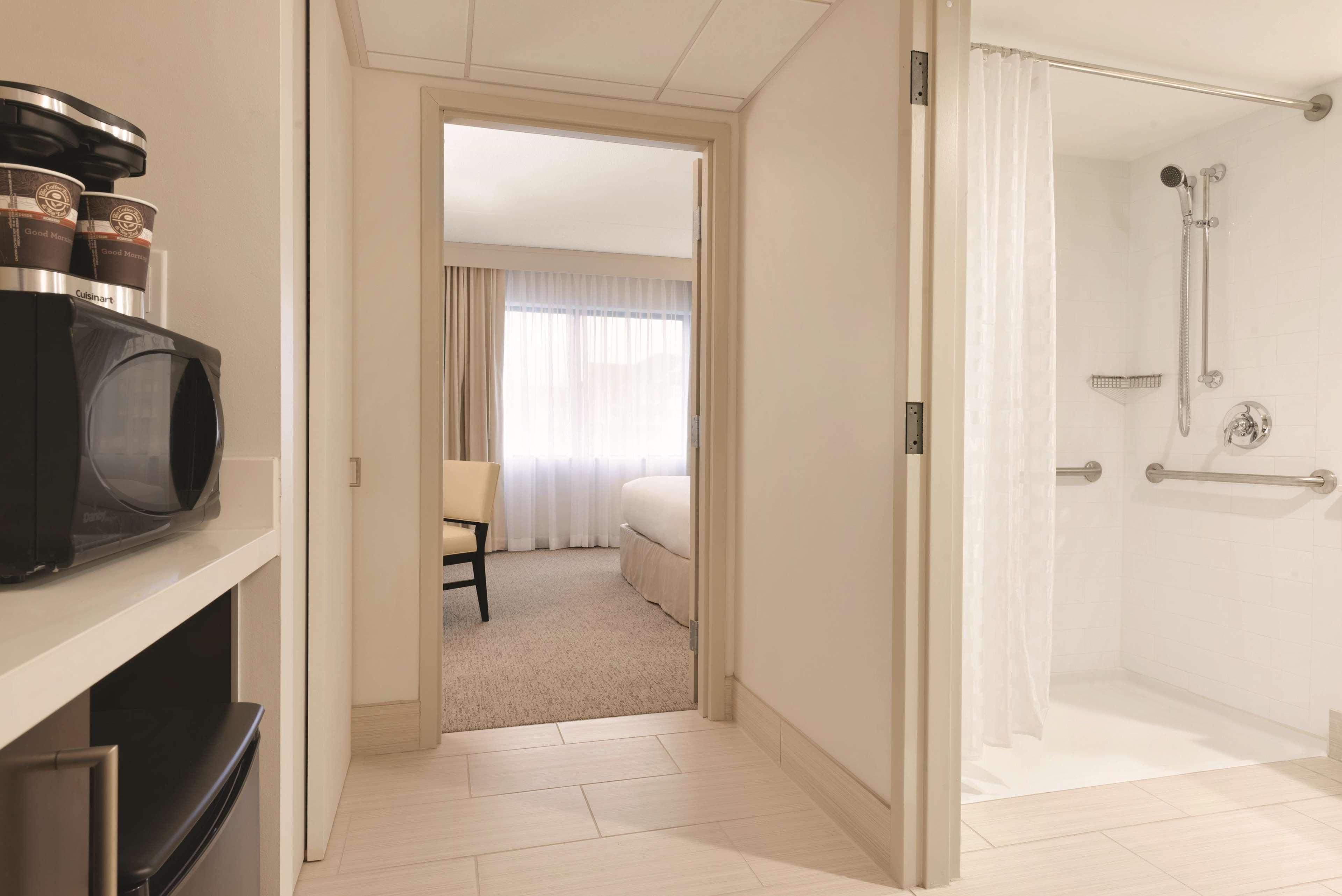 Embassy By Hilton Milwaukee Hotel 4*