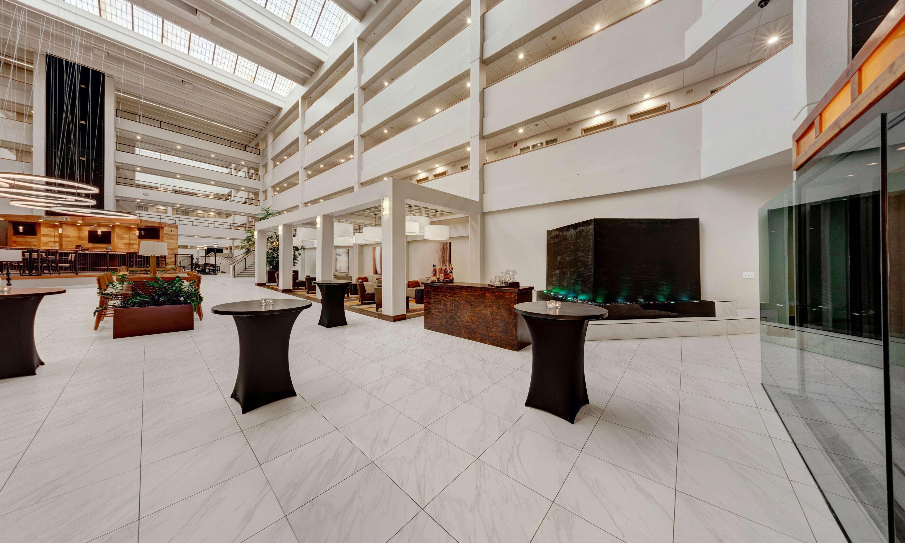 Embassy By Hilton Milwaukee Hotel 4*