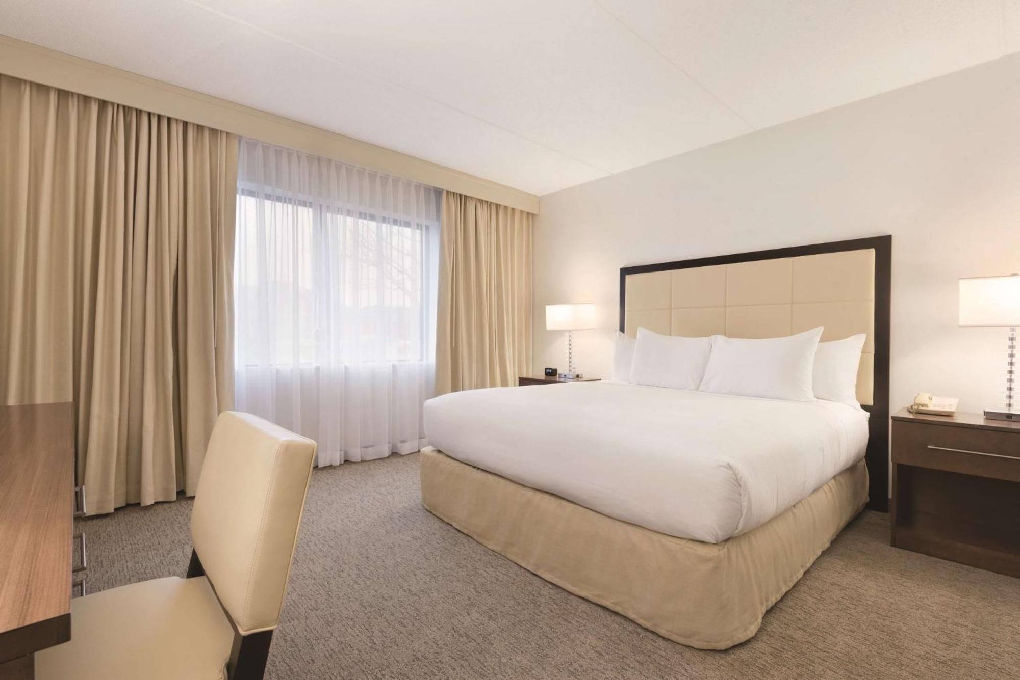 Embassy By Hilton Milwaukee 4*